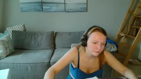 Lily dollyx online show from 11-11-25, 10:04