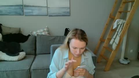 Lily dollyx online show from 11-28-25, 11:02