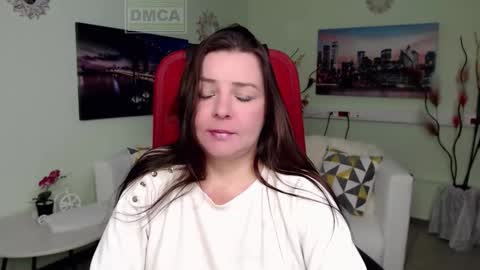 Lily online show from 12-14-25, 07:25