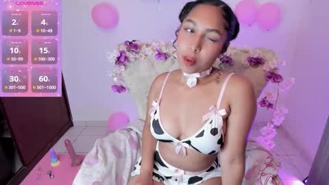 lily_honey_eyes online show from 10-22-25, 09:47