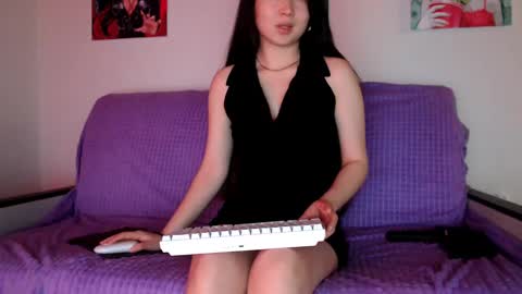 Snapshot of lily_litle chatting on 12-03-24, 06:17 Lily Litle online show from 12-03-24, 06:17