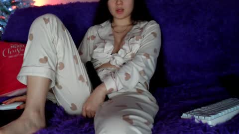 Snapshot of lily_litle chatting on 01-08-25, 11:09 Lily Litle online show from 01-08-25, 11:09