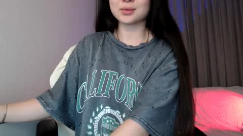 Snapshot of lily_litle chatting on 09-24-25, 06:44 Lily Litle online show from 09-24-25, 06:44