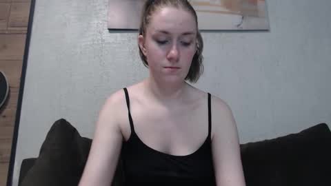 Snapshot of lily_love_x chatting on 09-28-25, 12:27 lily_love_x online show from 09-28-25, 12:27