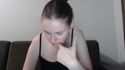 Snapshot of lily_love_x chatting on 10-02-25, 11:23 lily_love_x online show from 10-02-25, 11:23