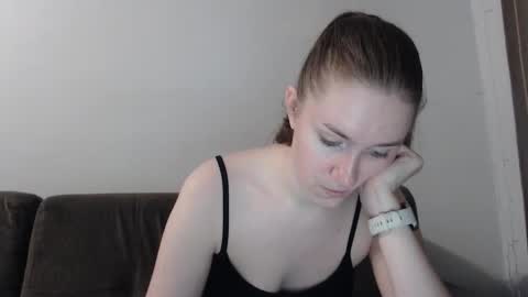 Snapshot of lily_love_x chatting on 10-10-25, 10:09 lily_love_x online show from 10-10-25, 10:09