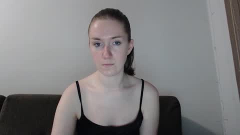 Snapshot of lily_love_x chatting on 10-14-25, 10:43 lily_love_x online show from 10-14-25, 10:43