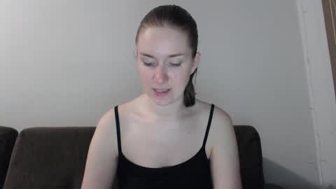 Snapshot of lily_love_x chatting on 10-15-25, 09:48 lily_love_x online show from 10-15-25, 09:48