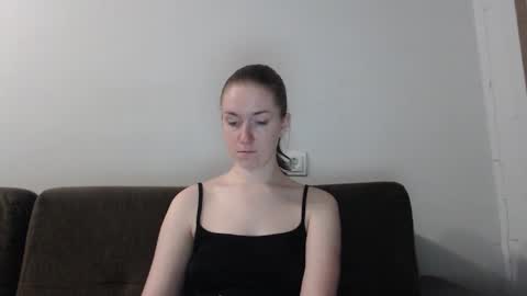 Snapshot of lily_love_x chatting on 10-18-25, 10:43 lily_love_x online show from 10-18-25, 10:43