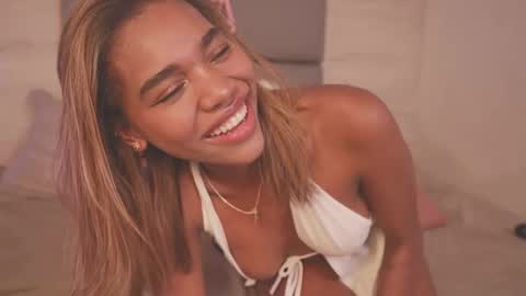 Lily Miiller online show from 12-01-25, 08:47