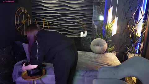 Lily online show from 02-01-25, 06:54