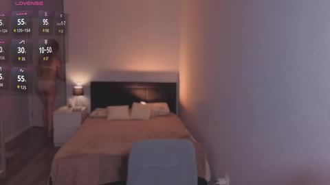 Snapshot of lily_moony chatting on 04-25-26, 07:33 Lily online show from 04-25-26, 07:33