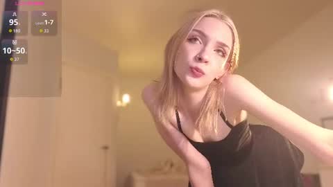 Snapshot of lily_moony chatting on 08-09-26, 11:53 Lily online show from 08-09-26, 11:53