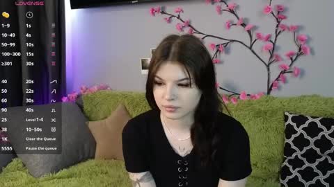 Snapshot of lily_qute chatting on 05-14-26, 06:31 Lily online show from 05-14-26, 06:31