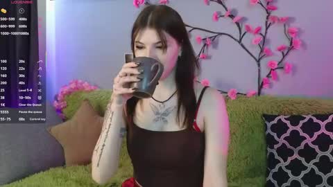 Snapshot of lily_qute chatting on 05-19-26, 07:47 Lily online show from 05-19-26, 07:47