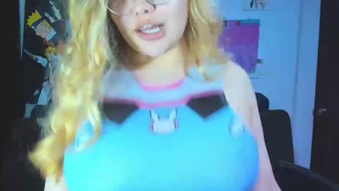 Snapshot of lily_stone04 chatting on 05-12-26, 10:23 lily_stone04 online show from 05-12-26, 10:23