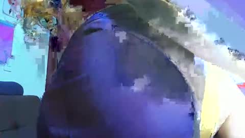 Snapshot of lily_stone04 chatting on 06-08-26, 05:52 lily_stone04 online show from 06-08-26, 05:52