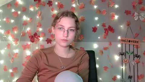 small lily online show from 10-09-25, 12:03