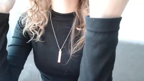 small lily online show from 04-20-26, 04:21