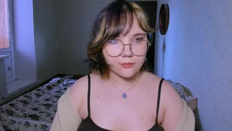 Snapshot of lily_violettt chatting on 04-01-26, 01:41 Lily online show from 04-01-26, 01:41