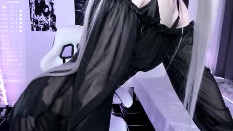 Lily online show from 10-30-25, 01:29