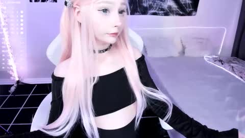 Lily online show from 12-17-25, 05:24