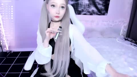 Snapshot of lily_weep chatting on 05-23-26, 12:27 Lily online show from 05-23-26, 12:27
