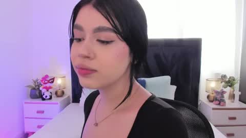 Snapshot of lily_woodz chatting on 05-31-26, 02:46 LilyWoodz online show from 05-31-26, 02:46