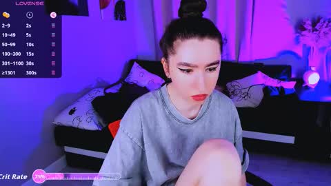 Snapshot of lily_xbaby chatting on 10-17-25, 08:06 LILY online show from 10-17-25, 08:06