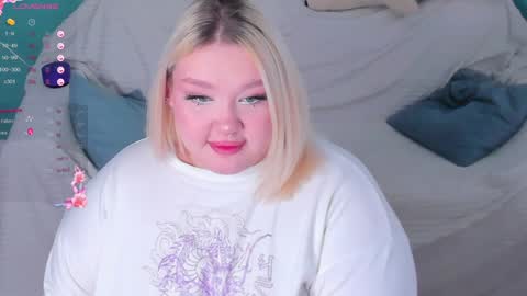 Snapshot of lilybelll chatting on 02-05-25, 09:04 Lily online show from 02-05-25, 09:04