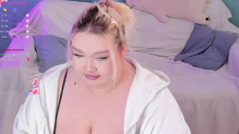 Snapshot of lilybelll chatting on 02-19-25, 09:39 Lily online show from 02-19-25, 09:39