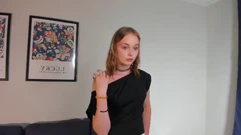 Snapshot of lilycoliins chatting on 07-13-26, 05:49 lilycoliins online show from 07-13-26, 05:49