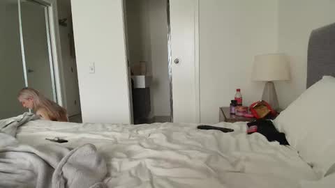 Snapshot of lilyflex chatting on 04-28-26, 01:04 lilyflex online show from 04-28-26, 01:04