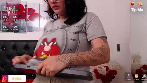 lilyfox23 online show from 11-03-25, 12:39