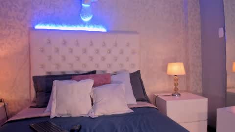 Lili online show from 04-12-26, 03:17