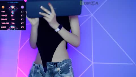 Snapshot of lilylouisee_ chatting on 11-28-25, 12:24 Liliana louise online show from 11-28-25, 12:24