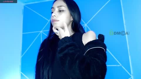 Snapshot of lilylouisee_ chatting on 05-25-26, 01:00 Liliana louise online show from 05-25-26, 01:00