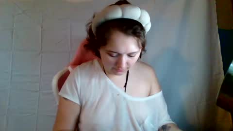Snapshot of lilylovegood04 chatting on 06-27-26, 04:56 lily online show from 06-27-26, 04:56