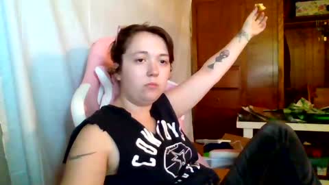 Snapshot of lilylovegood04 chatting on 07-29-26, 07:23 lily online show from 07-29-26, 07:23