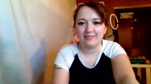 Snapshot of lilylovegood04 chatting on 08-01-26, 05:34 lily online show from 08-01-26, 05:34