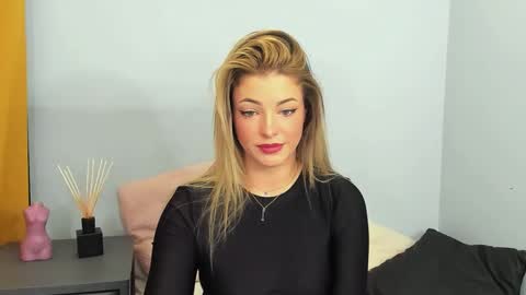 Snapshot of lilylovely26 chatting on 12-01-24, 04:29 Lily online show from 12-01-24, 04:29
