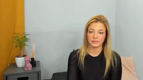 Snapshot of lilylovely26 chatting on 12-08-24, 10:47 Lily online show from 12-08-24, 10:47