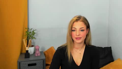 Snapshot of lilylovely26 chatting on 12-20-24, 07:39 Lily online show from 12-20-24, 07:39