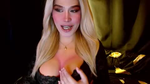 Snapshot of lilymonstercock chatting on 01-09-25, 02:33 IM YOUR TRUE GODESS Lilymonstercock online show from 01-09-25, 02:33