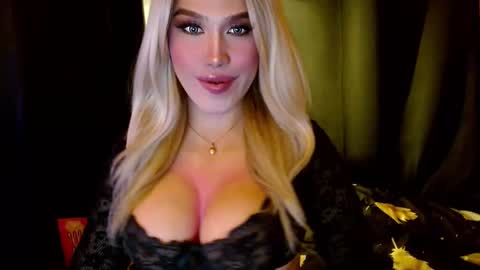 Snapshot of lilymonstercock chatting on 01-11-25, 01:27 IM YOUR TRUE GODESS Lilymonstercock online show from 01-11-25, 01:27