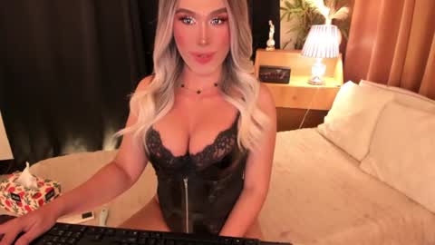 Snapshot of lilymonstercock chatting on 06-15-26, 12:57 IM YOUR TRUE GODESS Lilymonstercock online show from 06-15-26, 12:57