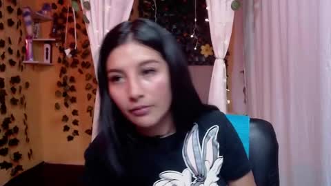 Snapshot of lilymoon_018 chatting on 05-08-26, 01:05 lilymoon_018 online show from 05-08-26, 01:05