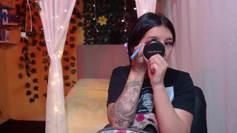 Snapshot of lilymoon_018 chatting on 05-11-26, 01:17 lilymoon_018 online show from 05-11-26, 01:17