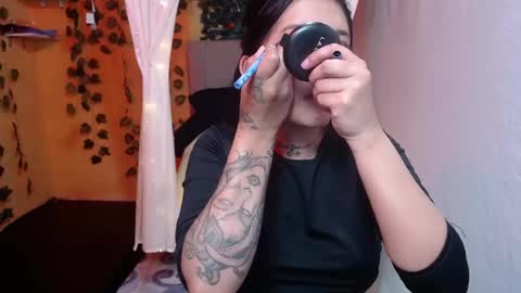 Snapshot of lilymoon_018 chatting on 05-20-26, 01:17 lilymoon_018 online show from 05-20-26, 01:17
