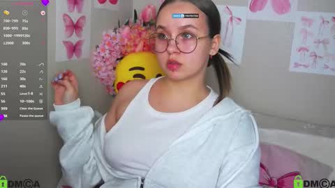 Lily online show from 10-05-25, 01:53